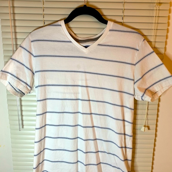 Old Navy retro style t-shirt. - Picture 1 of 3
